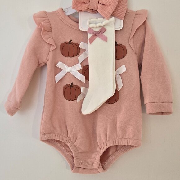 Nicole Miller Bubble Onesie with Pumpkin Print including socks and headband - Picture 2 of 6